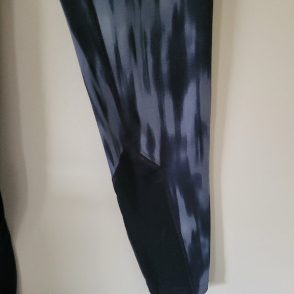 Nike Dri Fit Grey Absract Design Leggings - Picture 5 of 13